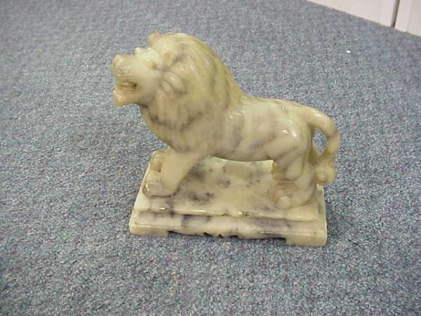 Roaring Lion Carve Statue